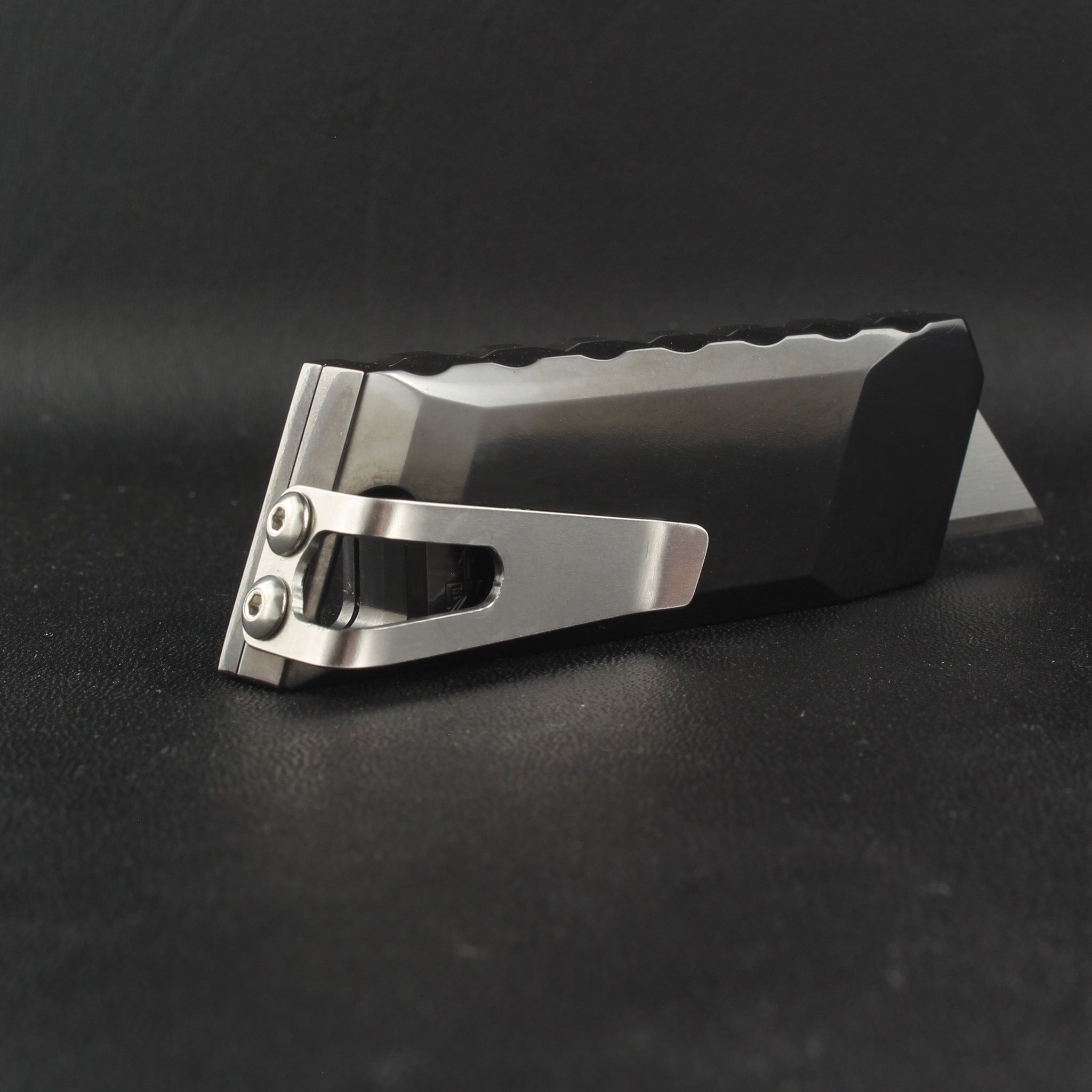 Deep carry pocket clip for Bob the Boxcutter