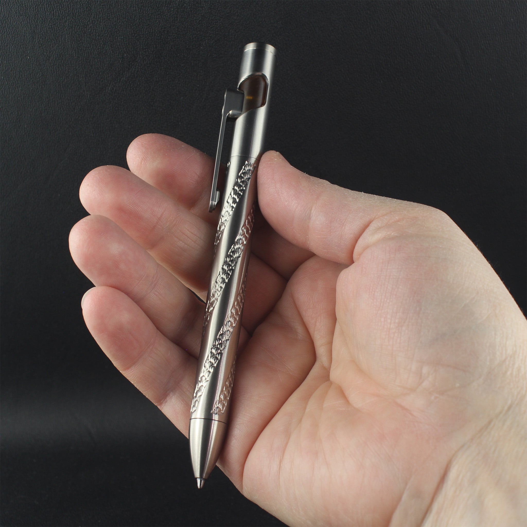 Sideswipe EDC Pen Spiral Dragonskin - Titanium