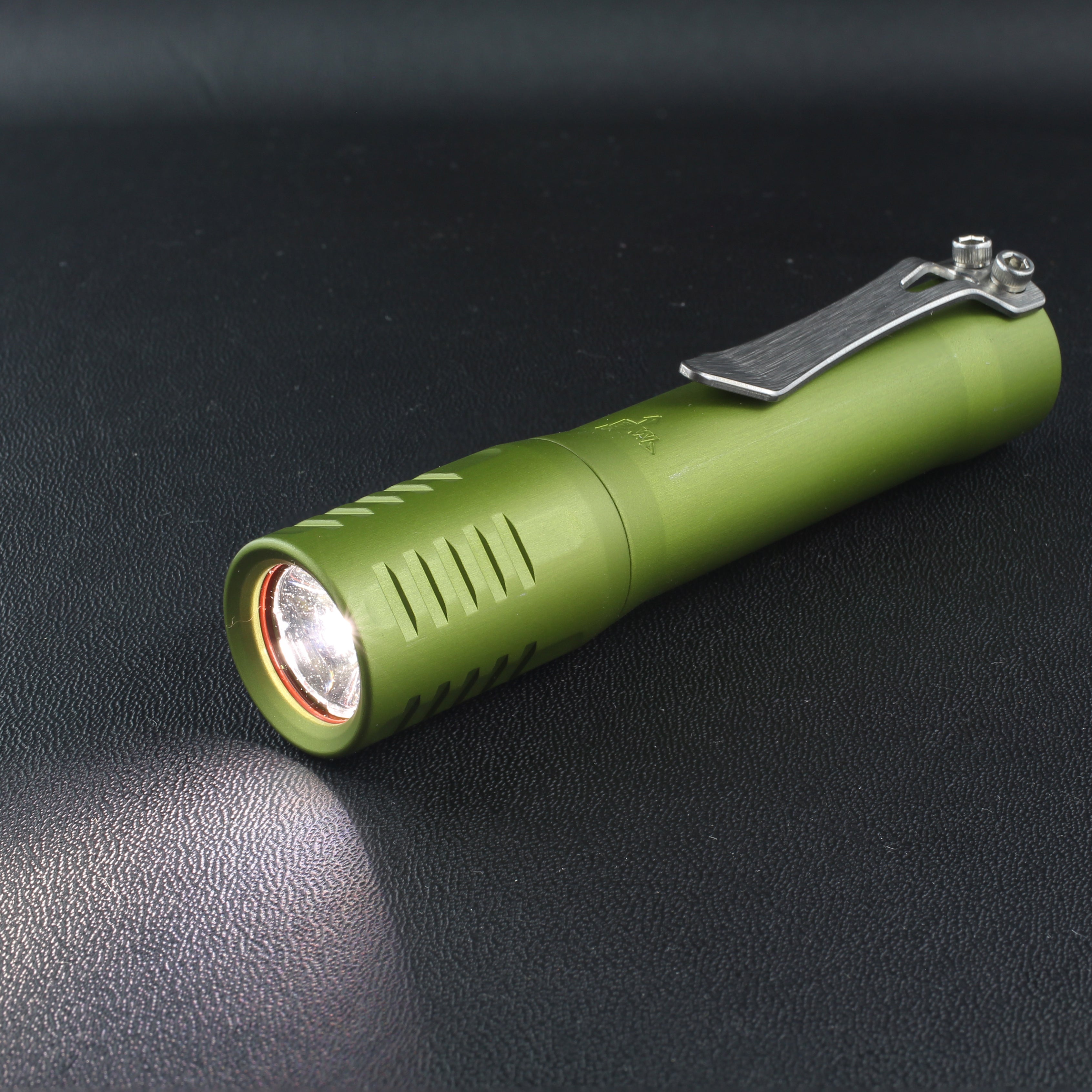 F2 Flashlight Aluminum Olive Green