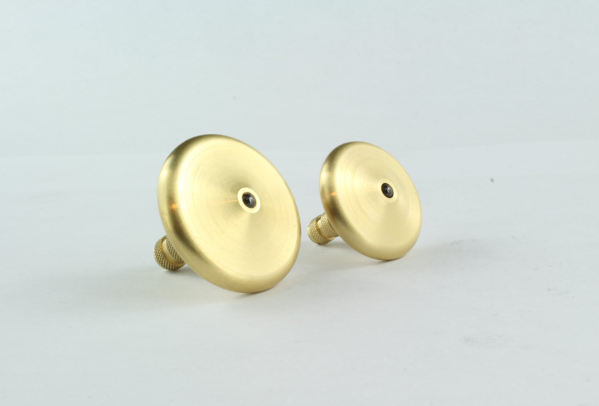 Set of Brass Spinning tops with Jatoba wood stand (Focus 125 and Focus 10)