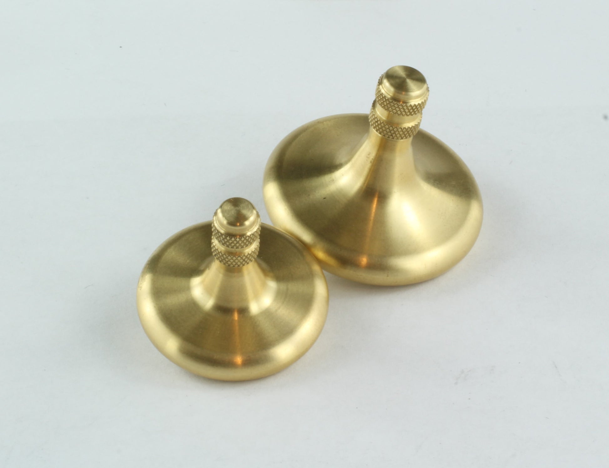 Set of Brass Spinning tops with Jatoba wood stand (Focus 125 and Focus 10)