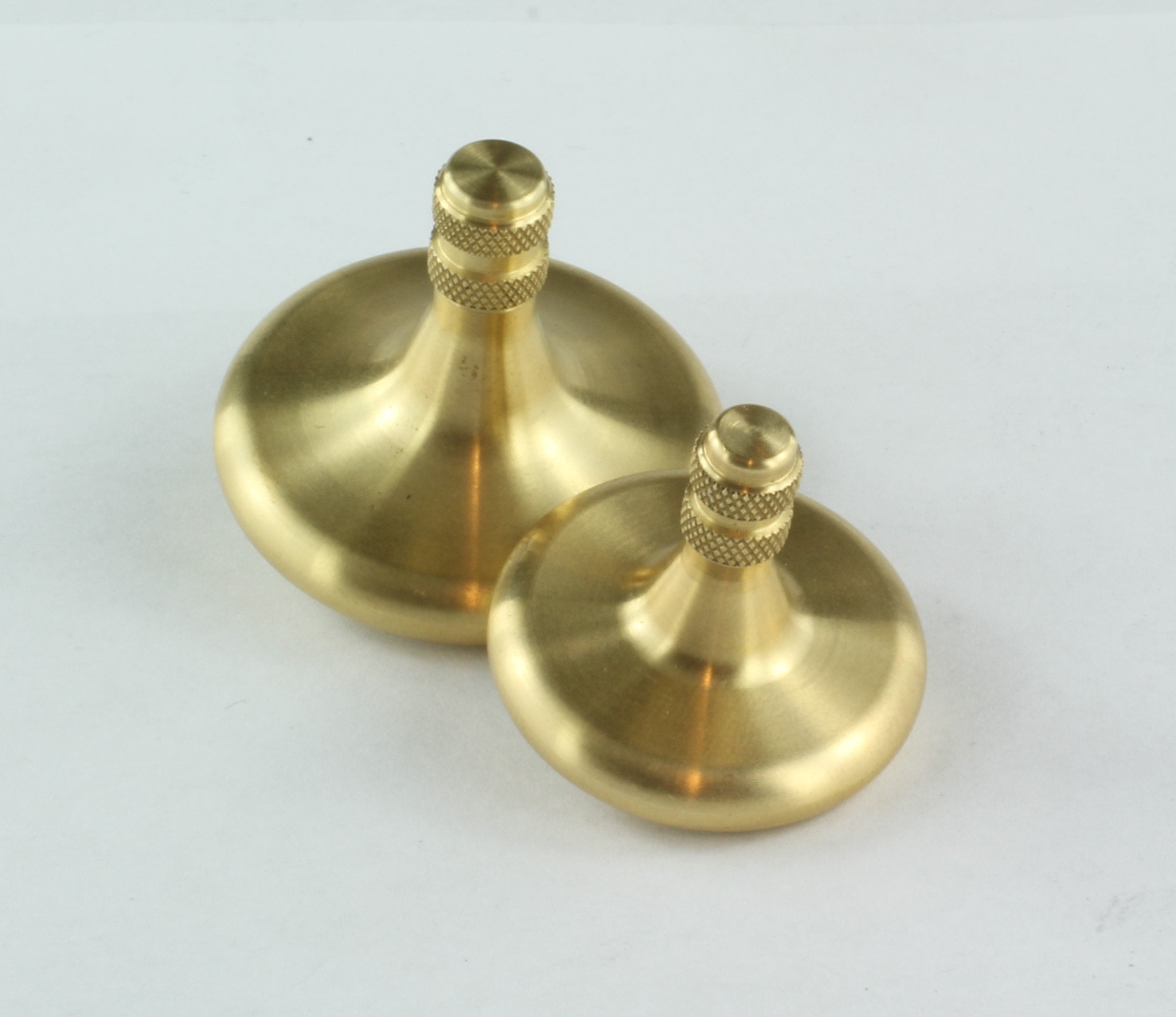 Set of Brass Spinning tops with Jatoba wood stand (Focus 125 and Focus 10)