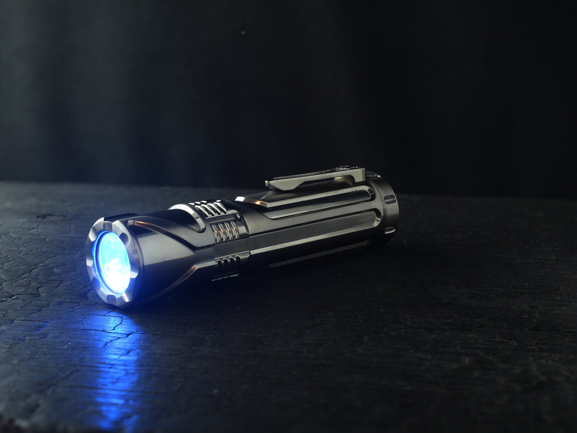 Cylon - Titanium