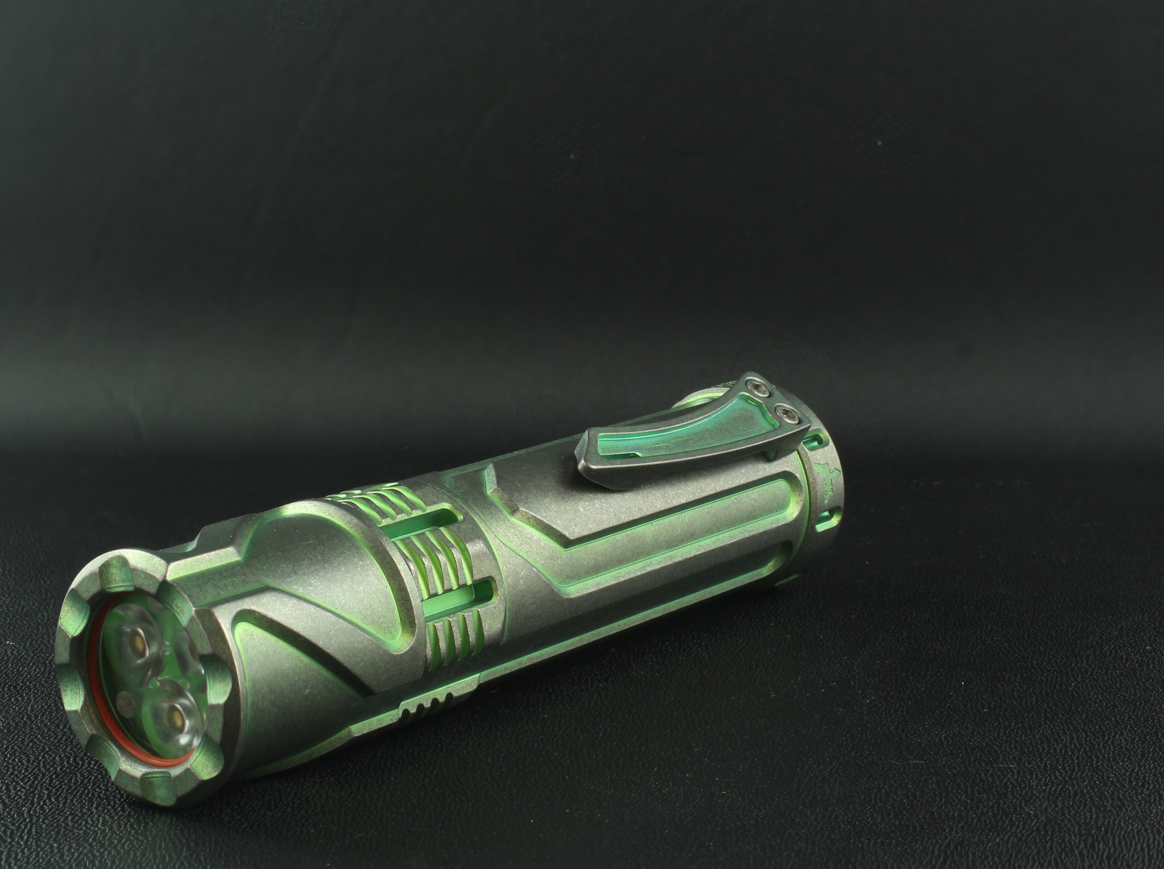 Cylon - Titanium distressed green